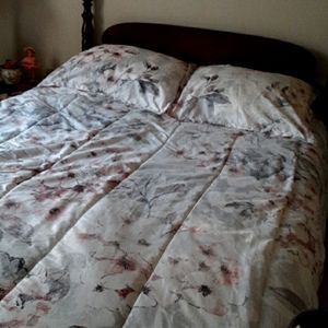 Comforter w pillow shams